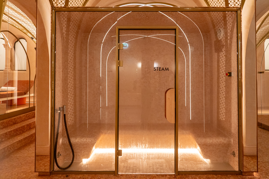 Rákosy-Glass tükördobozok a W Budapest Hotel spa részlegében (Fotó: DVM Group)