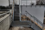 Műanyag lépcsők és korlátok a nagyatádi szennyvíztisztítónál készült műtárgyakhoz