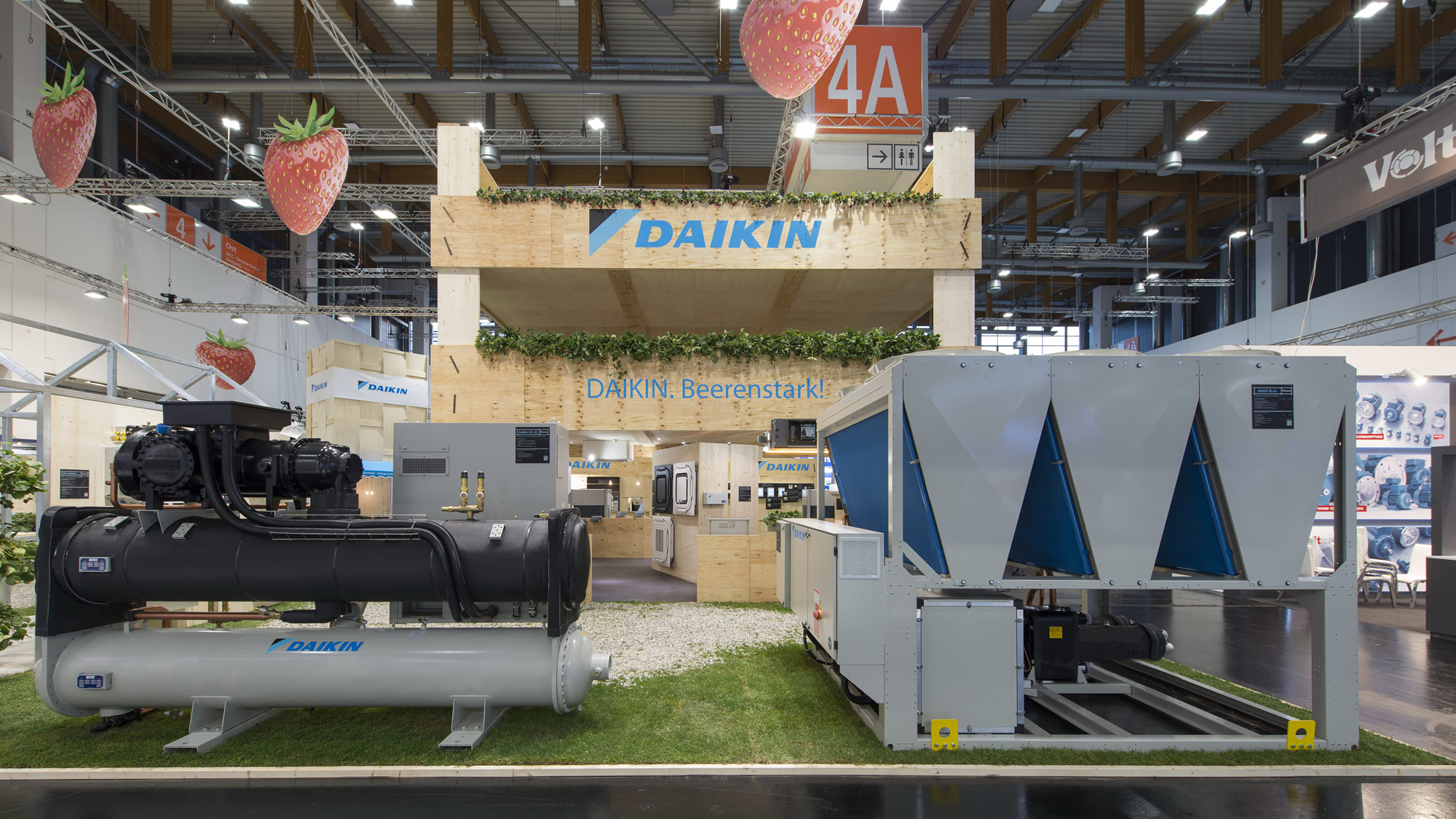 A Daikin bemutatja az új, energiatakarékos szabad hűtés opciót az R-32-es folyadékhűtő sorozatához