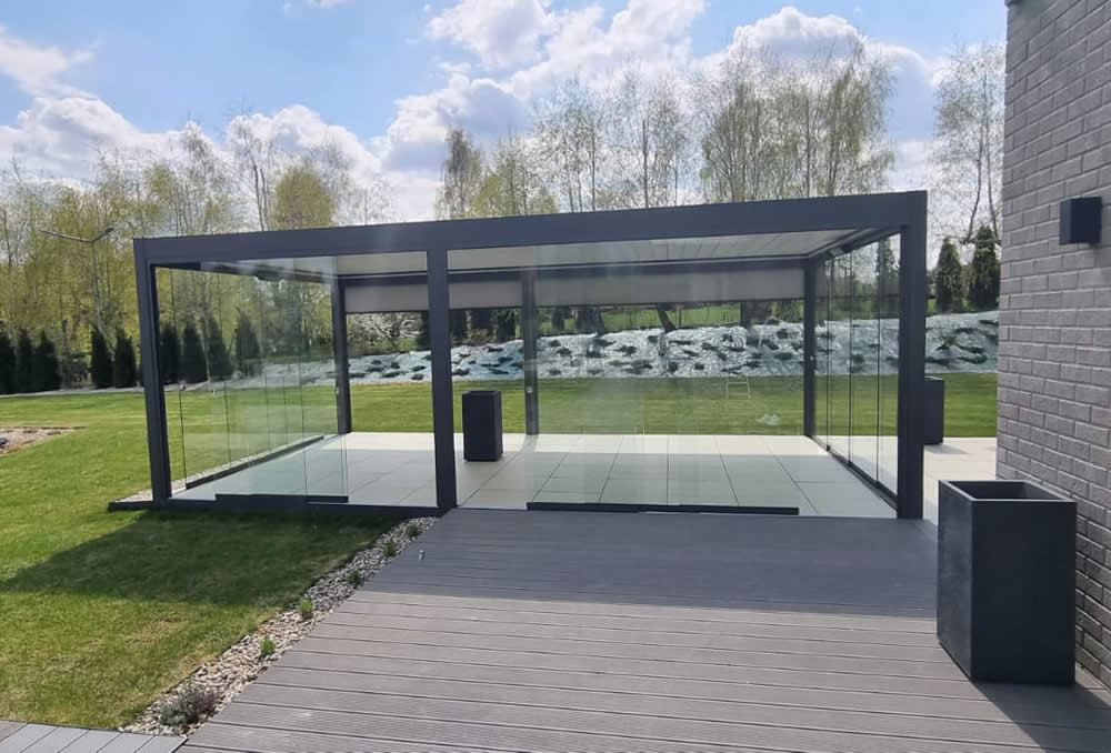 Aliplast NUUN ECO bioklimatikus pergola - SLIDE GLASS tolóüveg