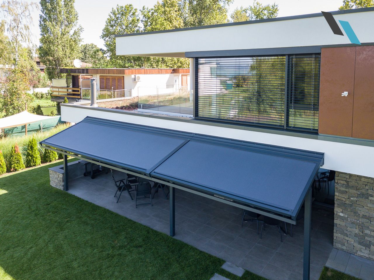 Balaton magánház - Lapure textiltetős pergola