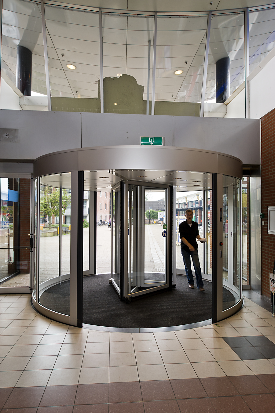ASSA ABLOY nagy áteresztőképességű háromszárnyú forgóajtók
