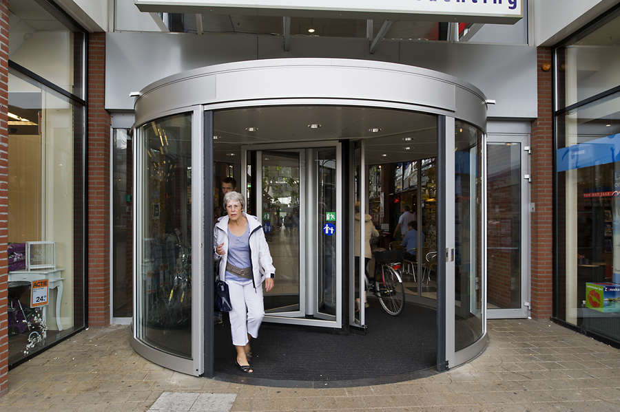 ASSA ABLOY nagy áteresztőképességű háromszárnyú forgóajtók