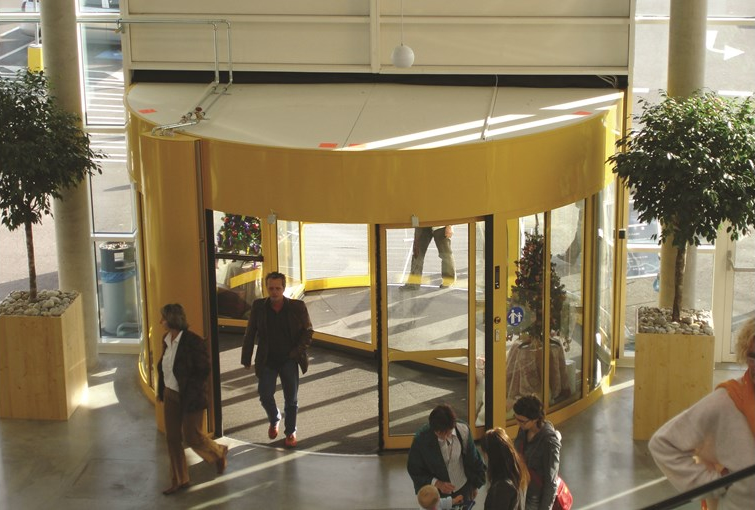 ASSA ABLOY nagy áteresztőképességű kétszárnyú forgóajtók