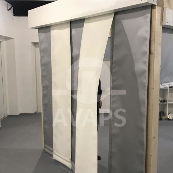 SMOKEbarrier AT-E textilanyagból készült mobil átjárható füstkötény
