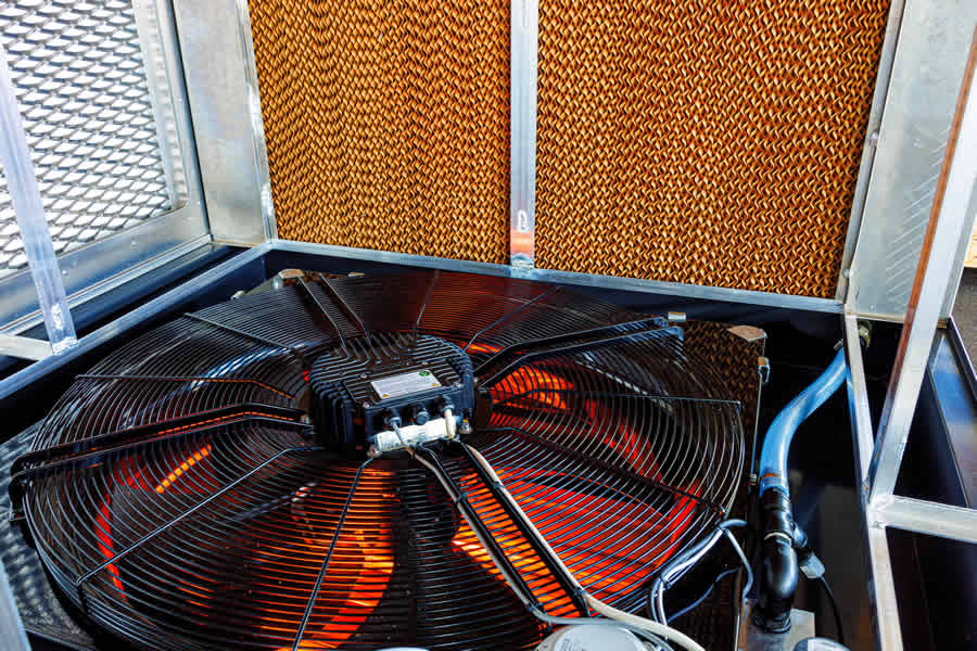 BoostAir adiabatikus léghűtő berendezés axiális EC ventilátora smart control vezérléssel