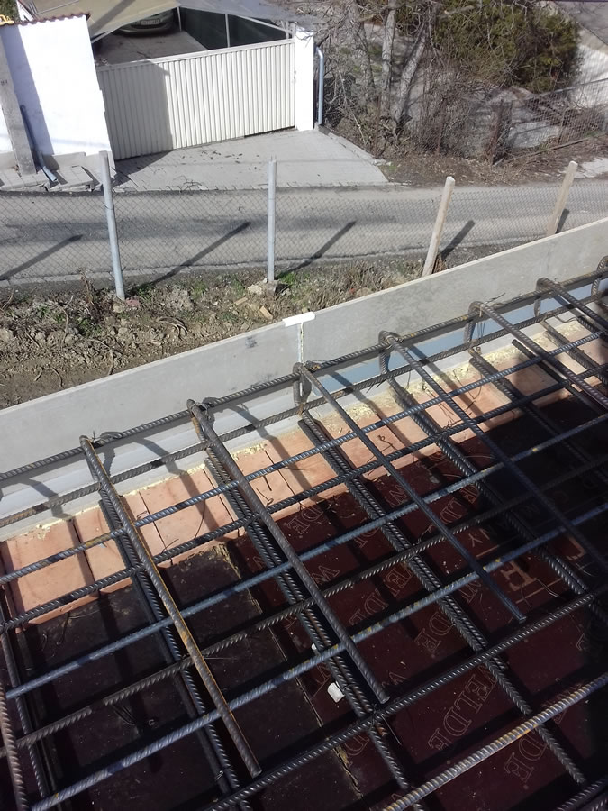 Betobord L lábas lemezszél-, födémszél zsalu beton és tégla falazatokhoz