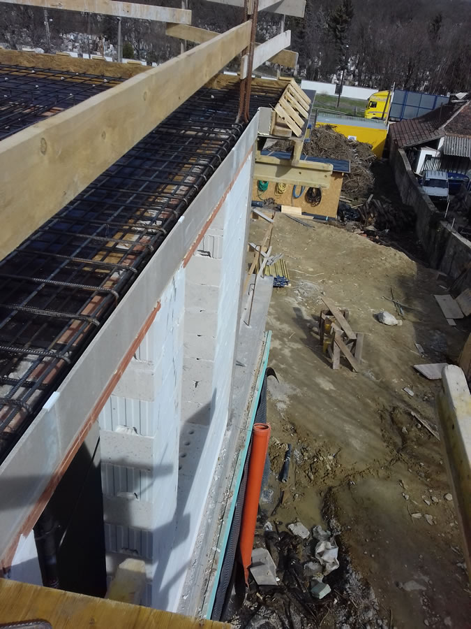 Betobord L lábas lemezszél-, födémszél zsalu beton és tégla falazatokhoz
