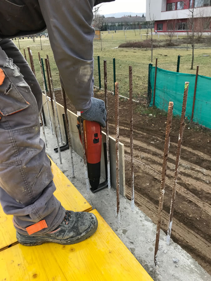 Betobord LS acél szerelőlábas szegezhető lemezszélzsalu betonfalakhoz