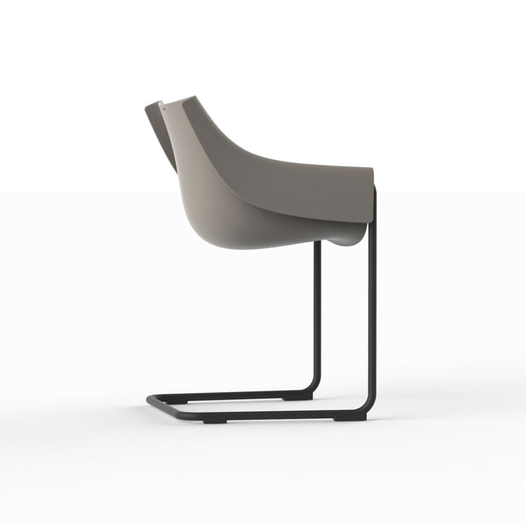Vondom Manta cantilever