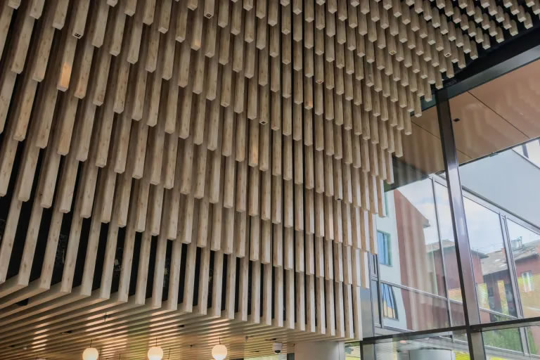 Integra Drop pálcás álmennyezet a Corvin 7 Innovation Campus irodaházban