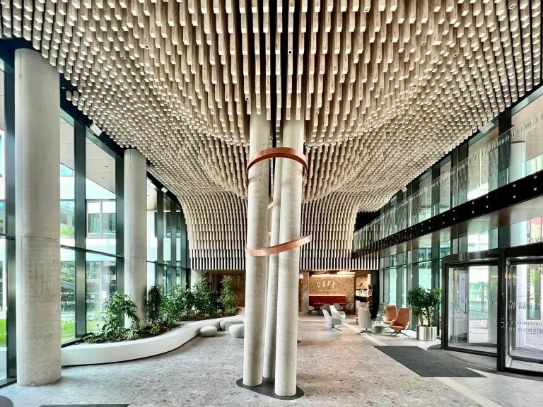 Integra Drop pálcás álmennyezet a Corvin 7 Innovation Campus irodaházban