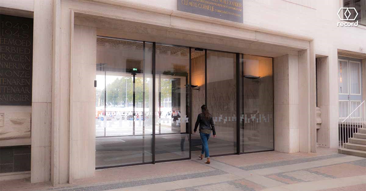 STA 22 típusú egy- és kétszárnyú hagyományos tolóajtók