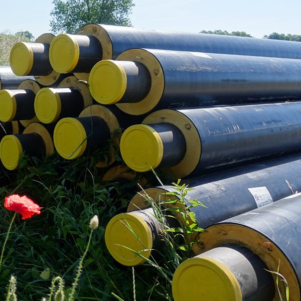 Isoplus poliuretán habbal előszigetelt, PEHD vagy lemez védelemmel ellátott merev acélcsövek