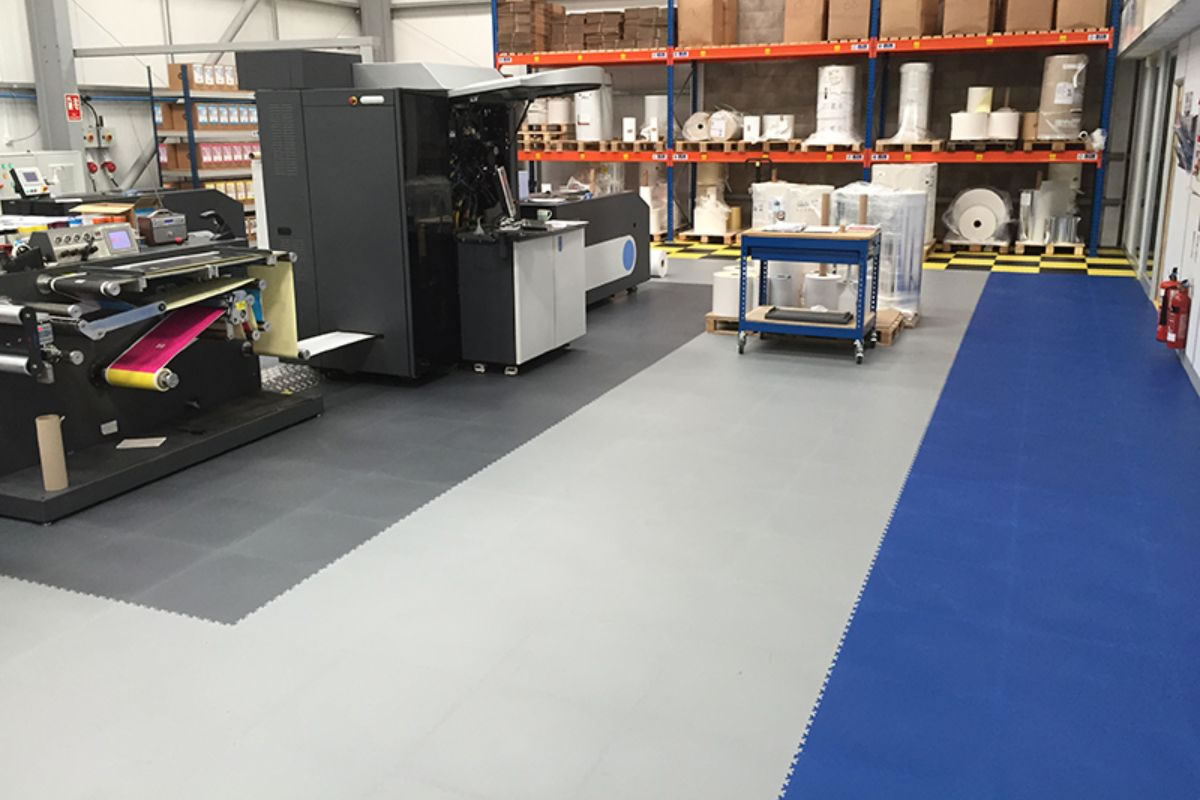 R-Tile modul PVC burkolatok - gyári padlórendszer