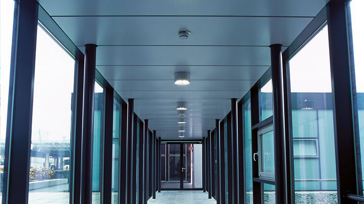 Armstrong Metal Corridor fém álmennyezet <br> F-Clip Access, F-H 600, F-H 600 Swing, F-H 600 Swing EI30, F-L 601