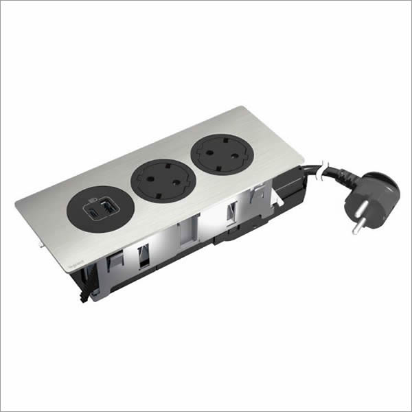 654750 - Incara Disq In 3 - bútorba süllyeszthető 2x2P+F + 1xUSB A+C aljzat, 2 m kábellel, fekete, alumínium kerettel