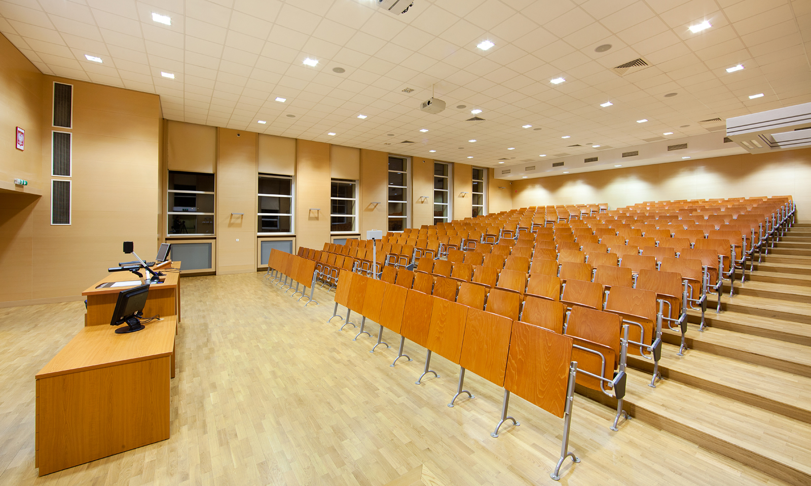 Forum by Nowy Styl Vision nézőtéri ülések