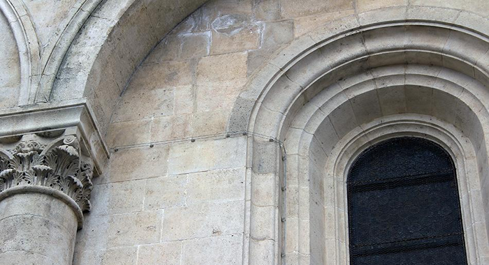 A pécsi székesegyház tornyának galambmentesítése