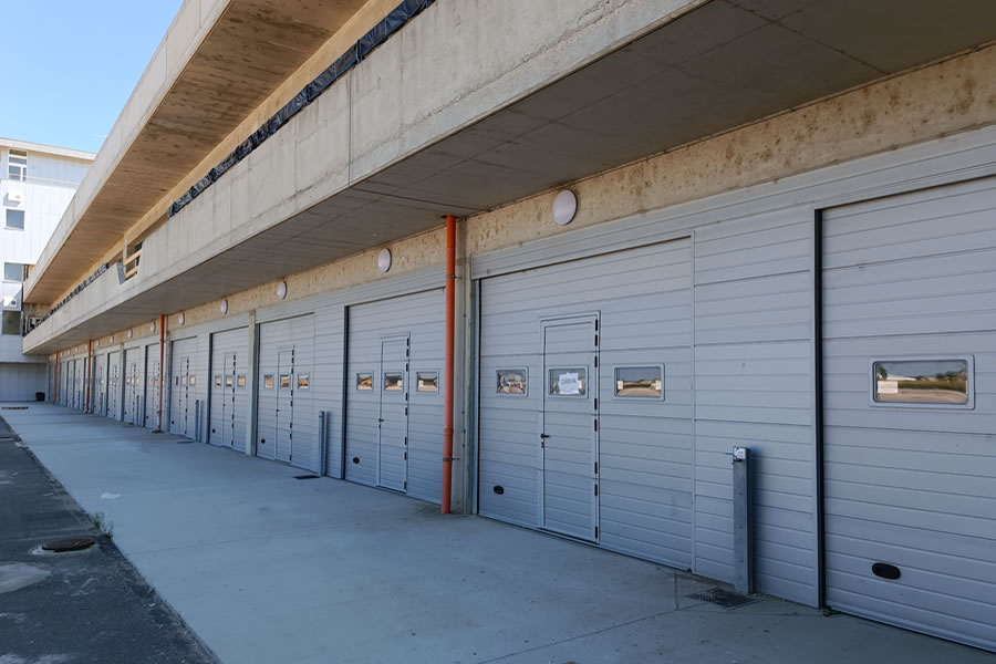 KLING szekcionált garázskapuk a Balaton Park Circuit versenypályán