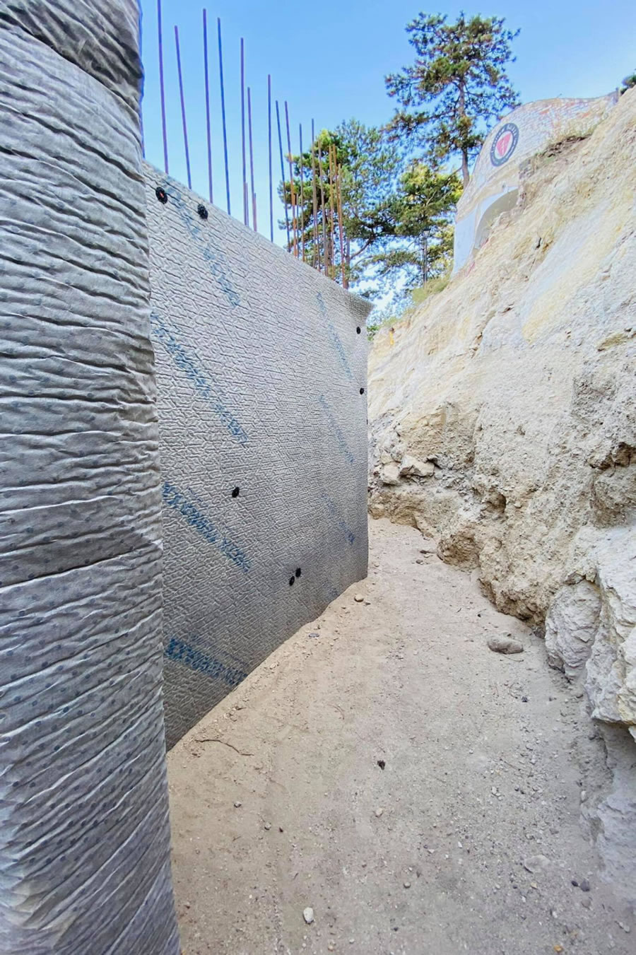 DELTA-TERRAXX felületszivárgó lemez biztosítja a vízelvezetést a Boldogkői várban