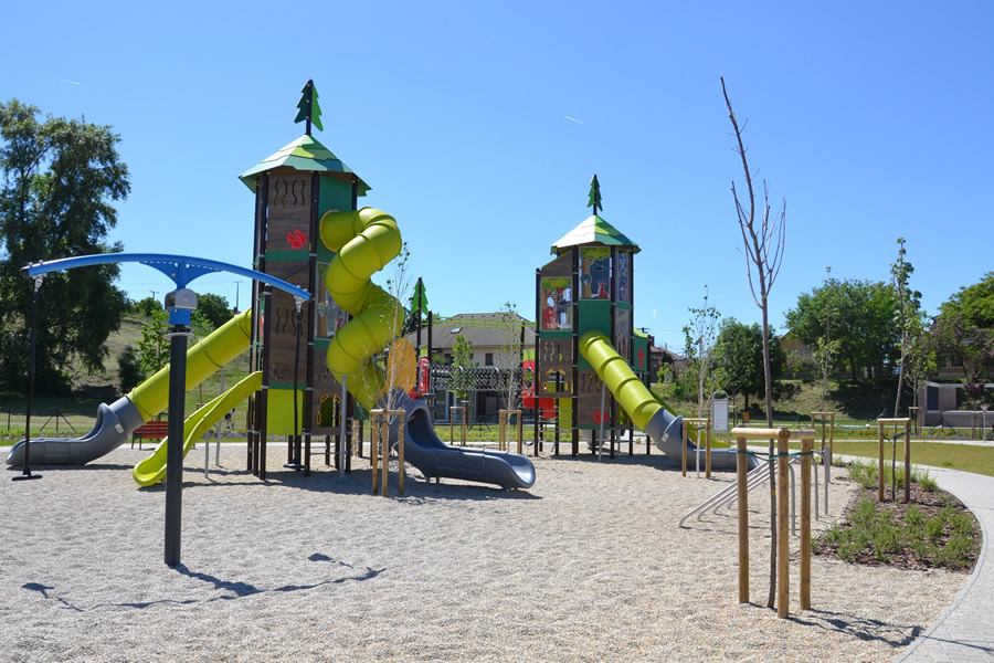 Buglo játszó- és fitneszeszközök a nyergesújfalui Békavár szabadidőparkban