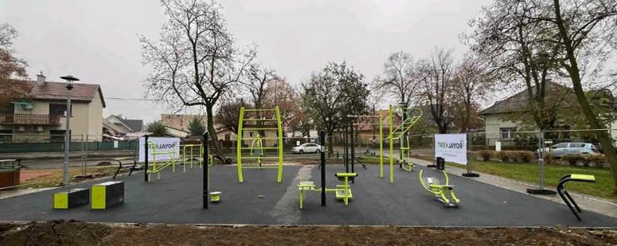 Buglo Street Workout és fitneszeszközök egy Budapest IV. kerületi edzőparkban