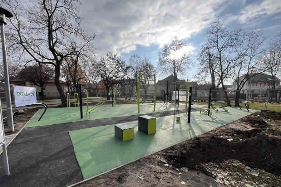 Buglo Street Workout és fitneszeszközök egy Budapest IV. kerületi edzőparkban