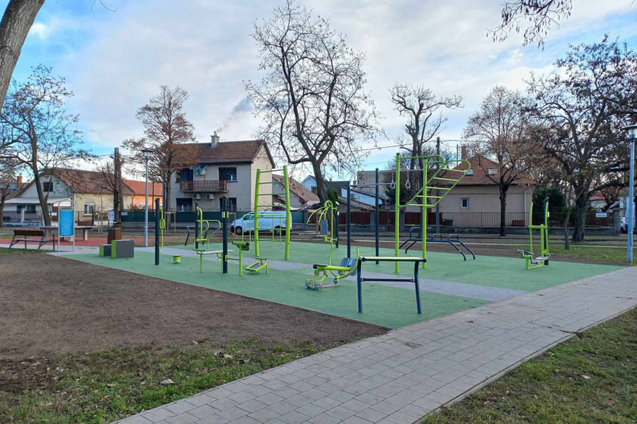 Buglo Street Workout és fitneszeszközök egy Budapest IV. kerületi edzőparkban