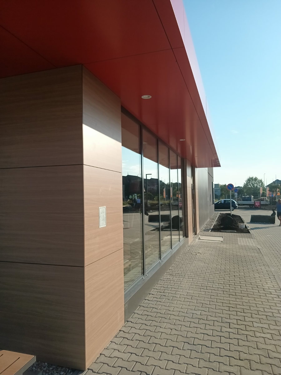 Alubuild Buildbond referencia – Étterem, Győr