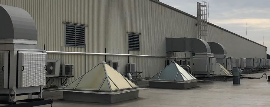 Kingspan Light + Air Kft. referencia – Költséghatékony ipari hűtés a ACPS Automotive Kft. kecskeméti gyártócsarnokán