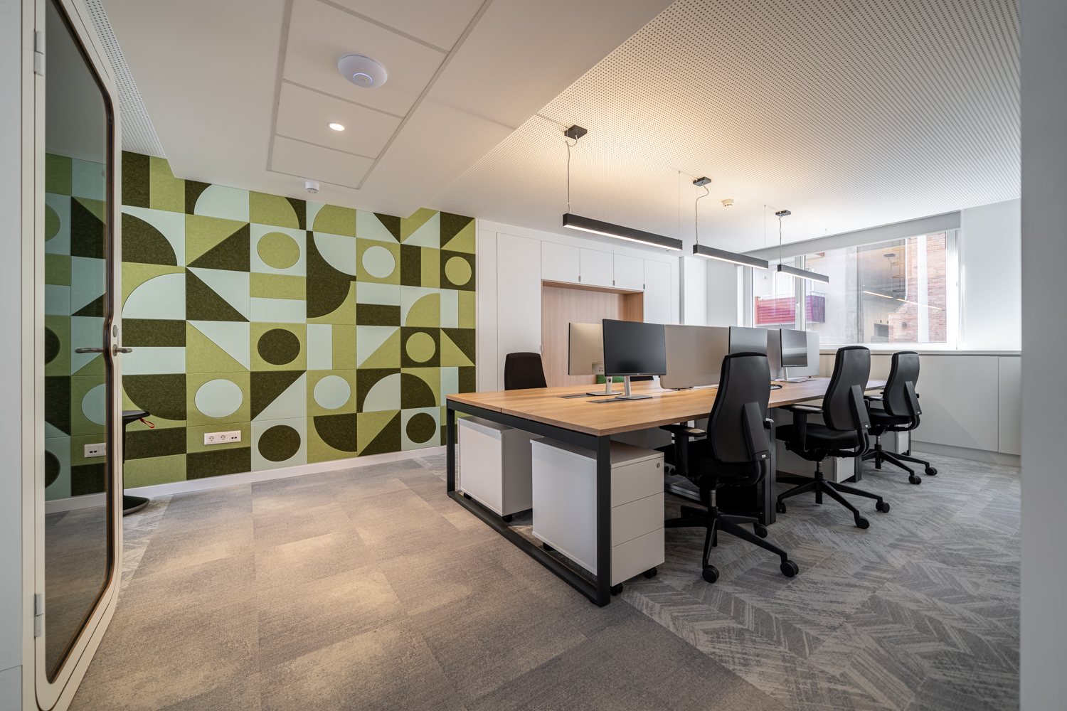 Az Óbuda Group megújult székházában a Decor Floor burkolatai segítettek a modern és időtálló esztétika megteremtésében