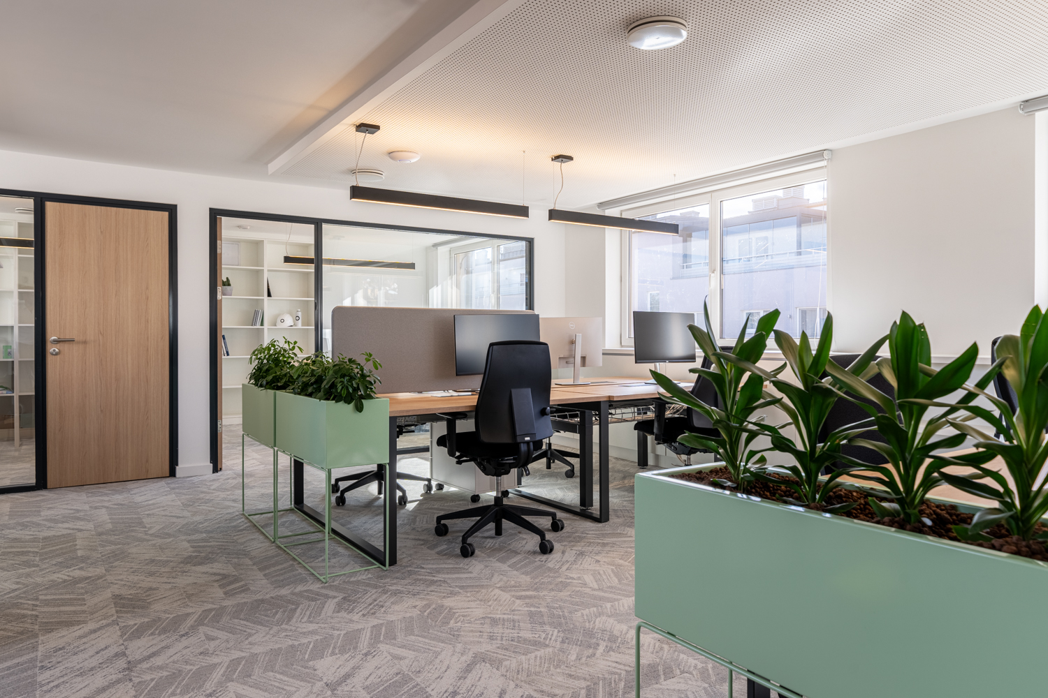 Az Óbuda Group megújult székházában a Decor Floor burkolatai segítettek a modern és időtálló esztétika megteremtésében