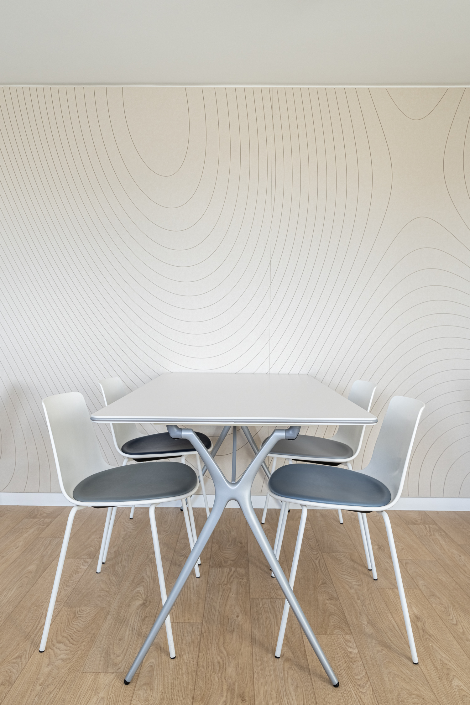 Az Óbuda Group megújult székházában a Decor Floor burkolatai segítettek a modern és időtálló esztétika megteremtésében