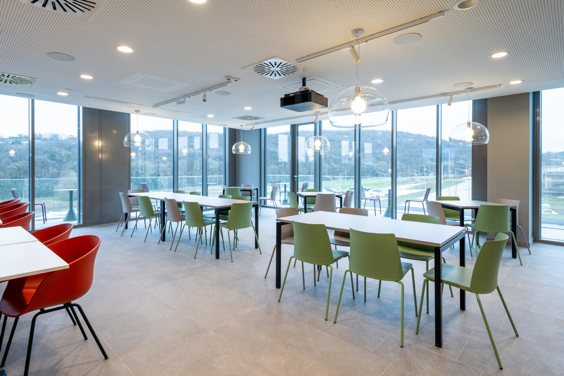 Decor Floor modulyss, Objectflor, Mirage és Capri burkolatok az új Würth székházban
