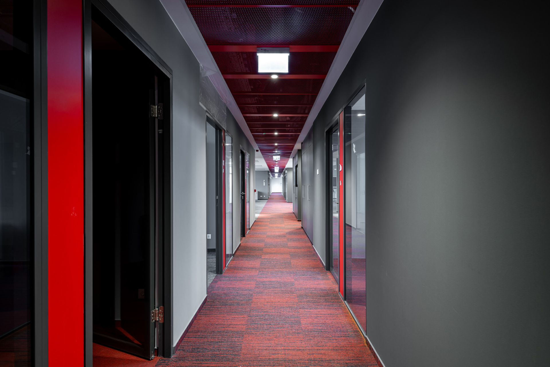 Decor Floor modulyss, Objectflor, Mirage és Capri burkolatok az új Würth székházban