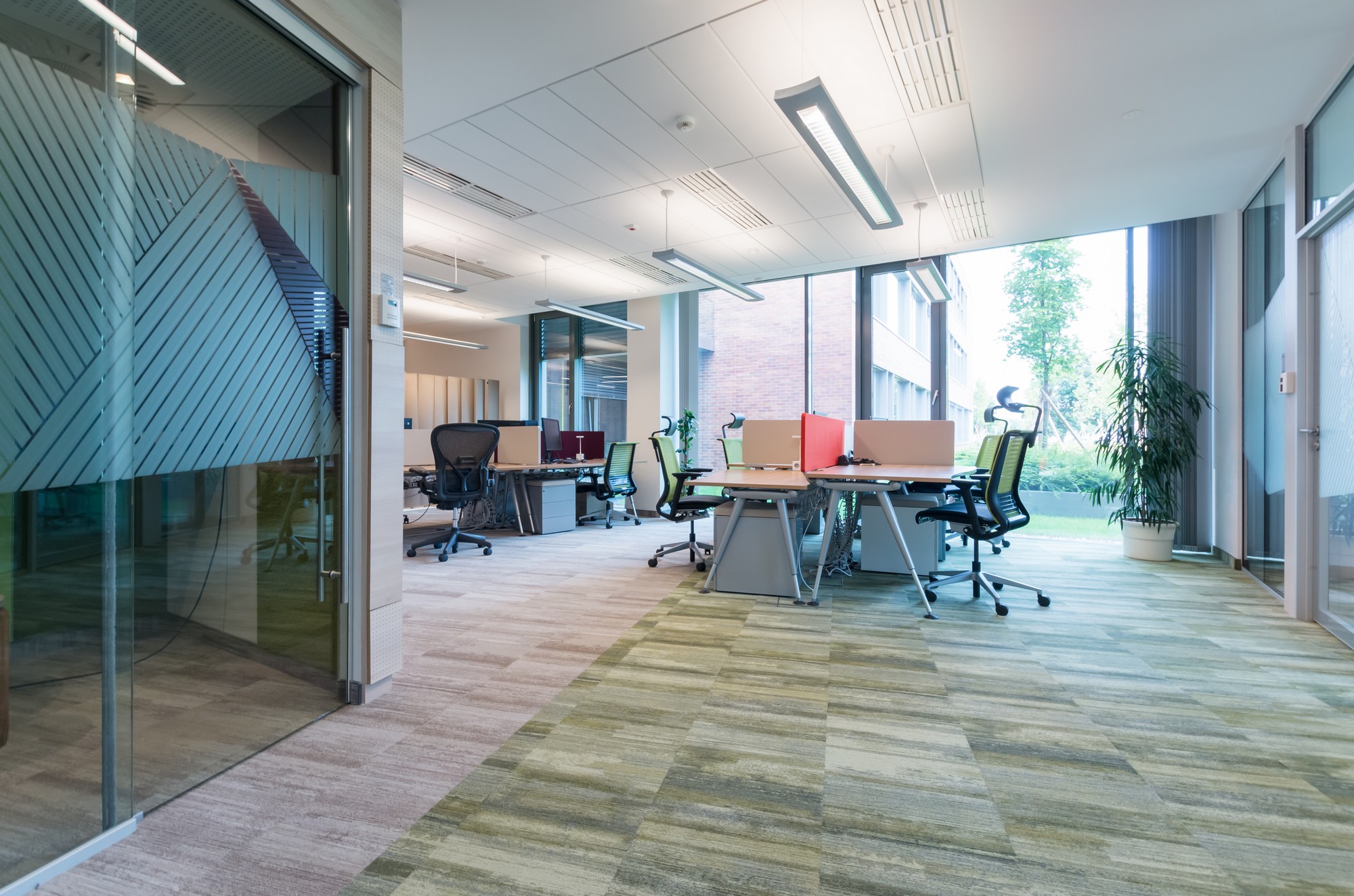 Milliken padlószőnyegek és  Floorgres kerámia burkolatok a Graphisoft Parkban található SAP irodaépületben