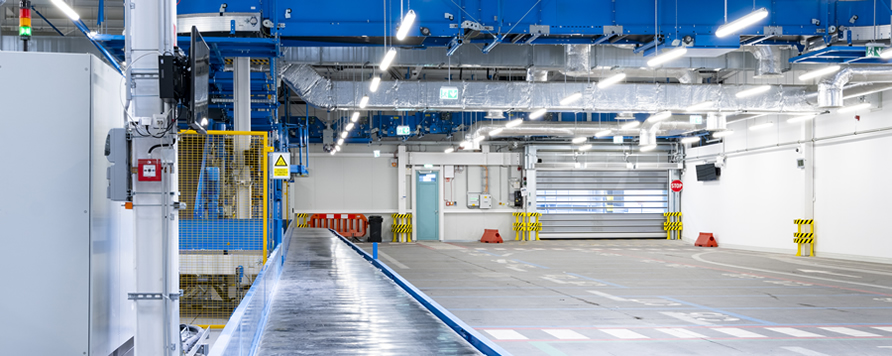 Energiahatékony EFAFLEX ipari kapuk a Budapest Airport épületén