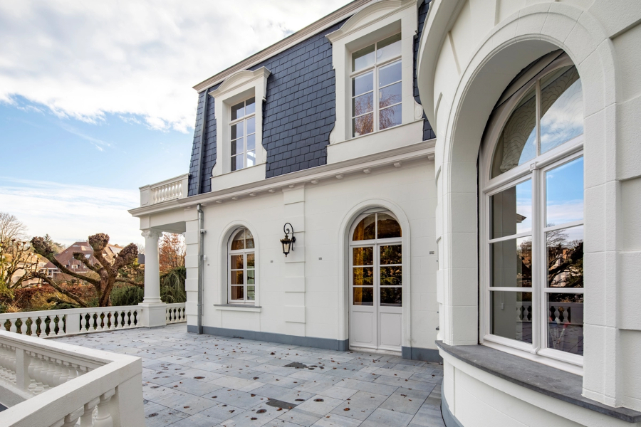 Egy történelmi épület felújítása AGC Fineo vákuumszigetelő üvegezéssel