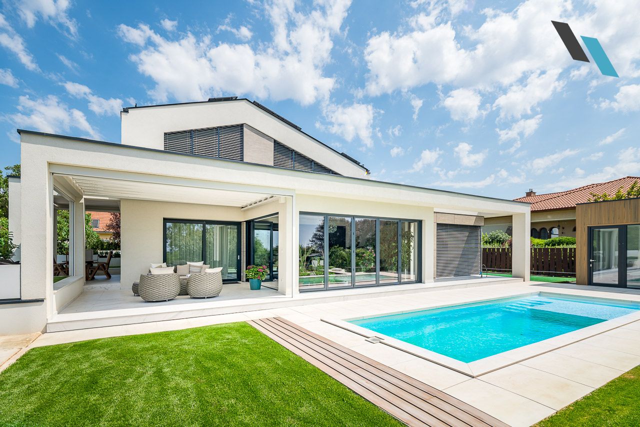 Egyedi fejlesztések különleges igényekre – avagy Archishade árnyékolók egy kompromisszummentes családi otthonon