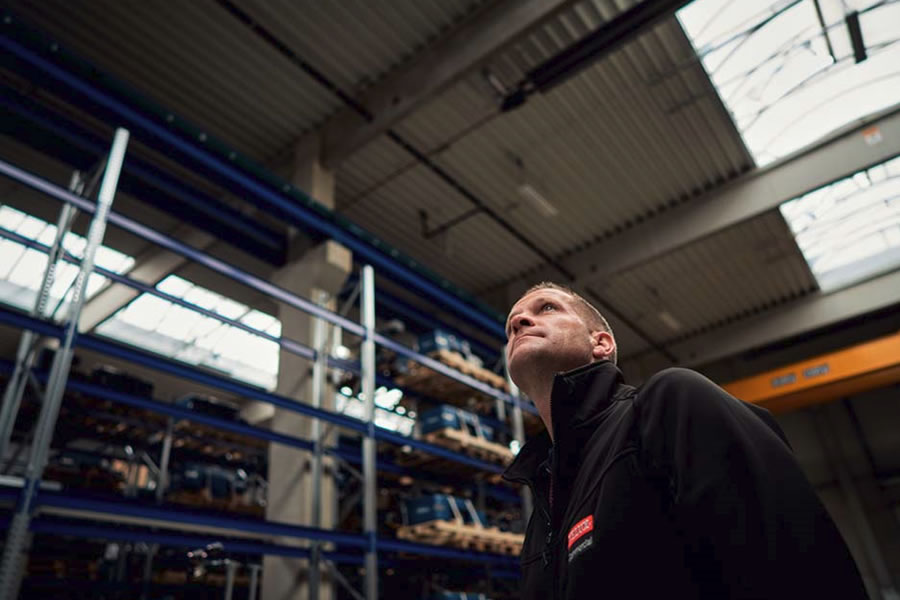 Az Erich Schäfer raktárépületének bővítése VELUX Commercial sávos felülvilágítókkal