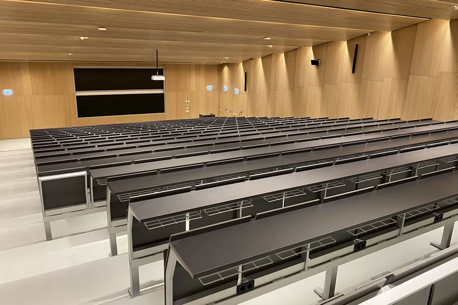 LAMM E5000 előadótermi ülés rendszer a Semmelweis Egyetem tantermeiben