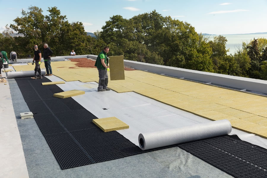 Diadem® extenzív zöldtető építése a Balaton partján