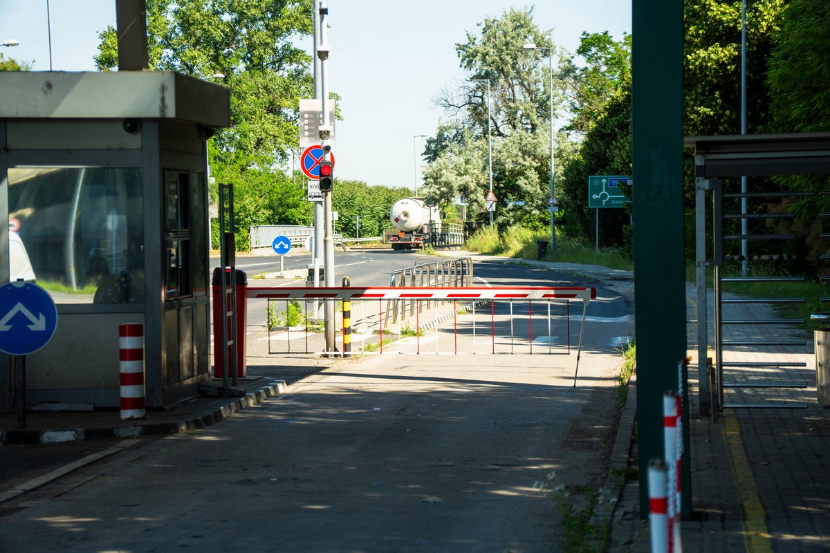 FAAC sorompó – MOL Dunai Finomító, Százhalombatta