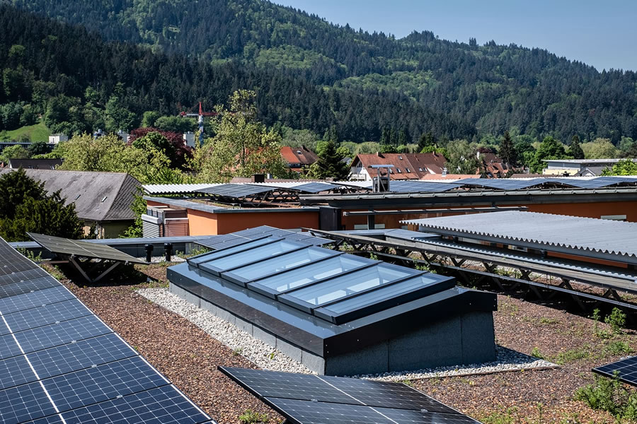 LAMILUX MS78 moduláris üvegtető egy lakóépületen