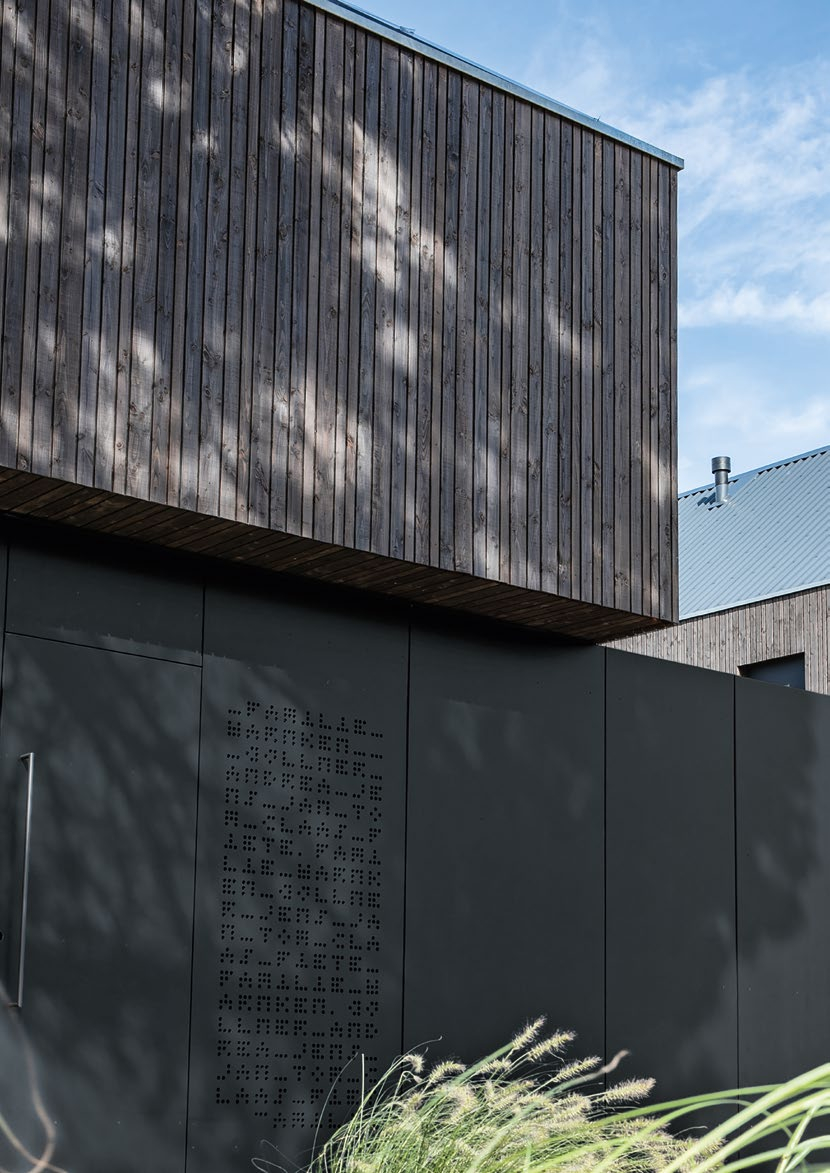 A Pfleiderer XTerior Compact az erkélyeket, korlátokat, parapeteket és homlokzatokat egyedi dizájnelemmé alakítja – © Göllner