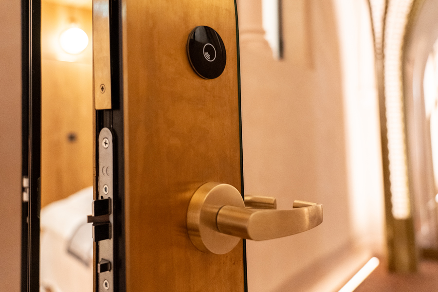 Rákosy-Glass tükördobozok a W Budapest Hotel spa részlegében (Fotó: DVM Group)