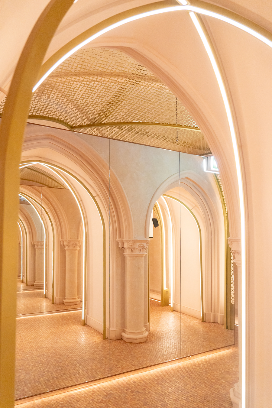 Rákosy-Glass tükördobozok a W Budapest Hotel spa részlegében (Fotó: DVM Group)