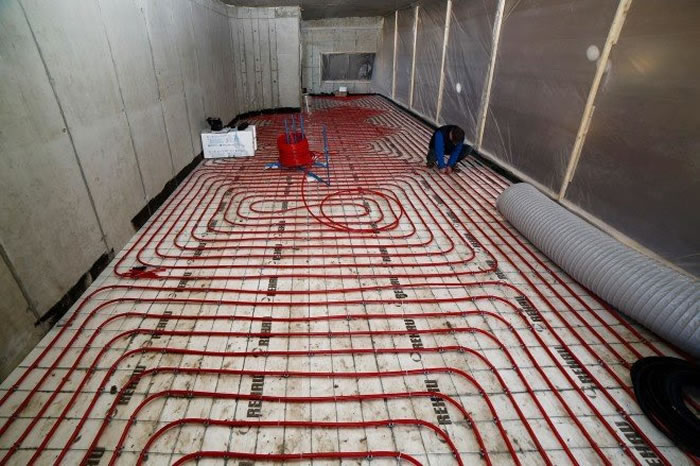 A látogató tér padlófűtés kivitelezése