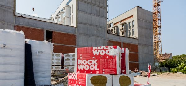 ROCKWOOL Frontrock Max E homlokzati hőszigetelés a debreceni Párizsi Udvarnál